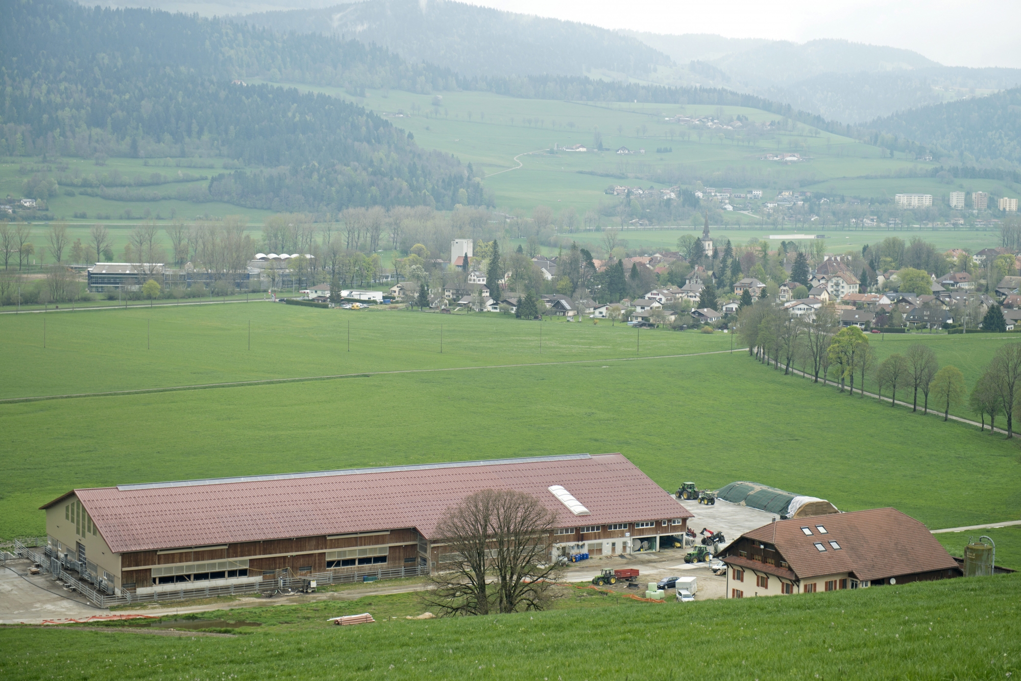 La ferme Menoud, devant le village de Môtiers.