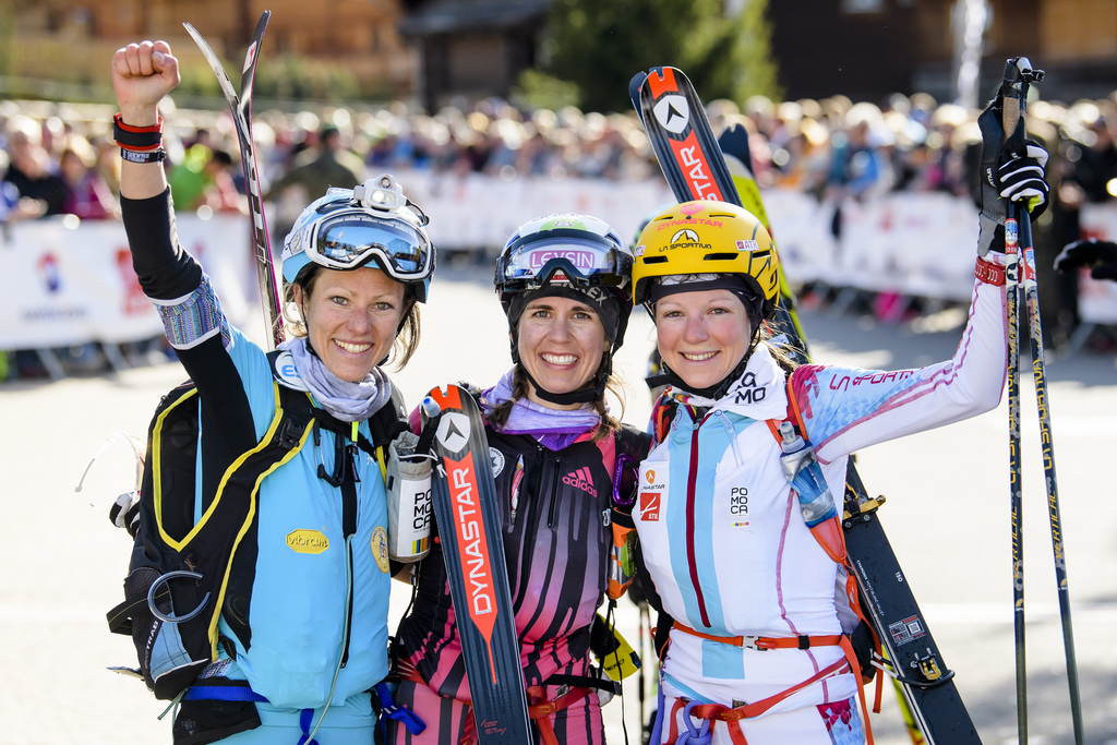 L'équipe franco-suisse composée de Laetitia Roux, Jennifer Fiechter, et Axelle Mollaret (de gauche à droite), a battu le record féminin.