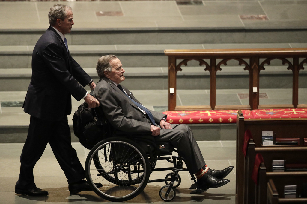 George H.W. Bush est atteint de la maladie de Parkinson depuis plusieurs années. 