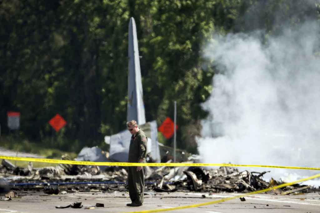 Les cinq membres d'équipage et quatre passagers ont été tués lors du crash.