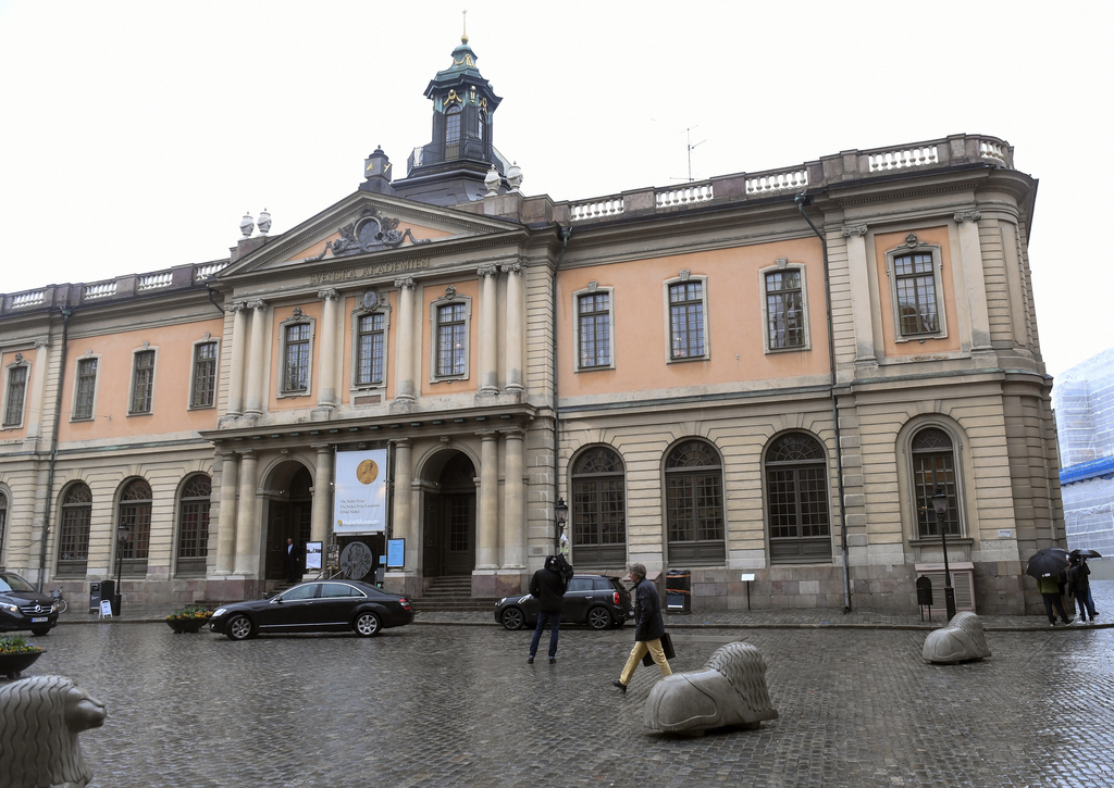 L'Académie suédoise a annoncé vendredi le report du prix Nobel de littérature 2018, une première depuis près de 70 ans.