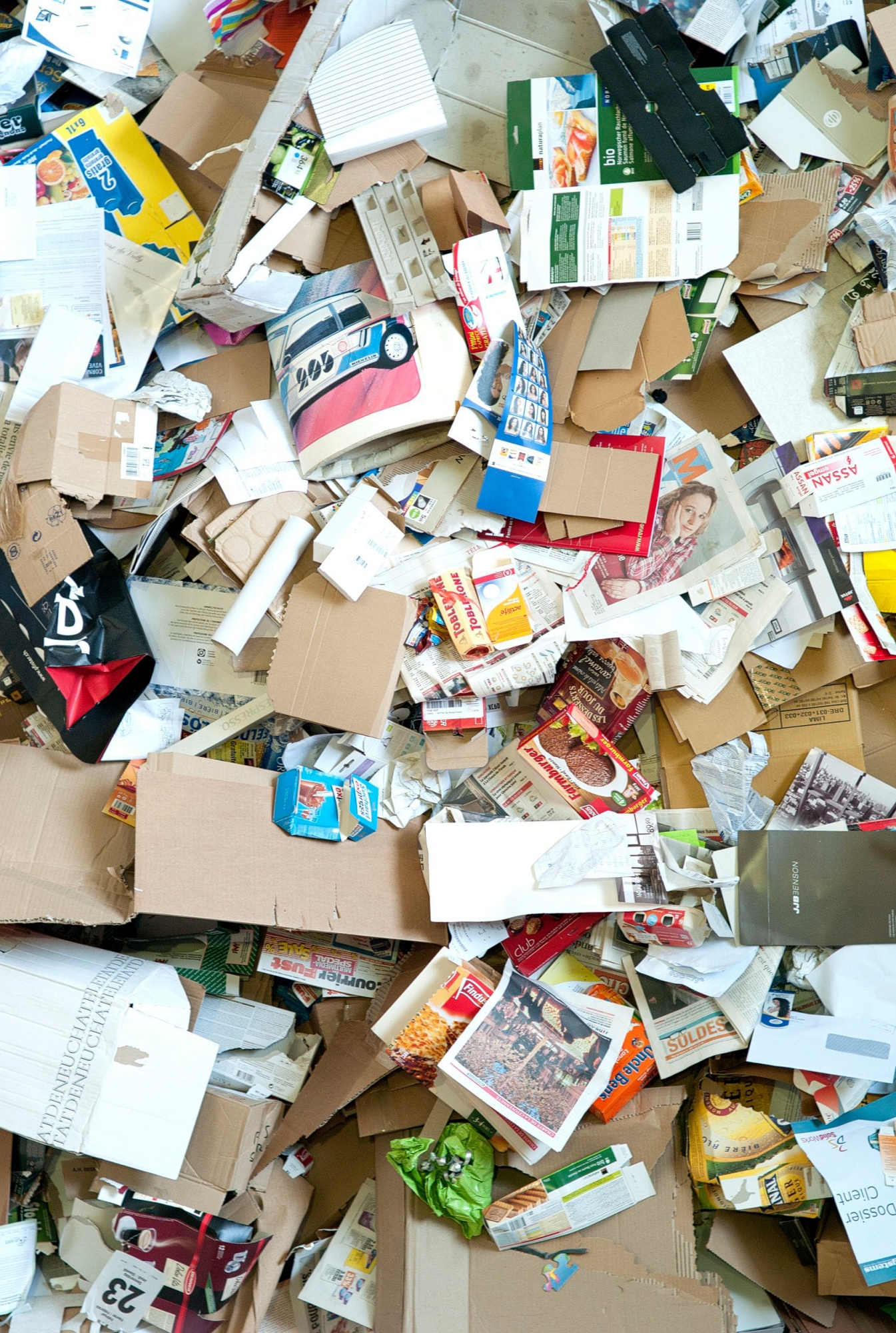 Vadec, poubelle, ordures, dechetterie, papier, verre, pet

Colombier, 12 03 2012
Photo David Marchon DECHETS