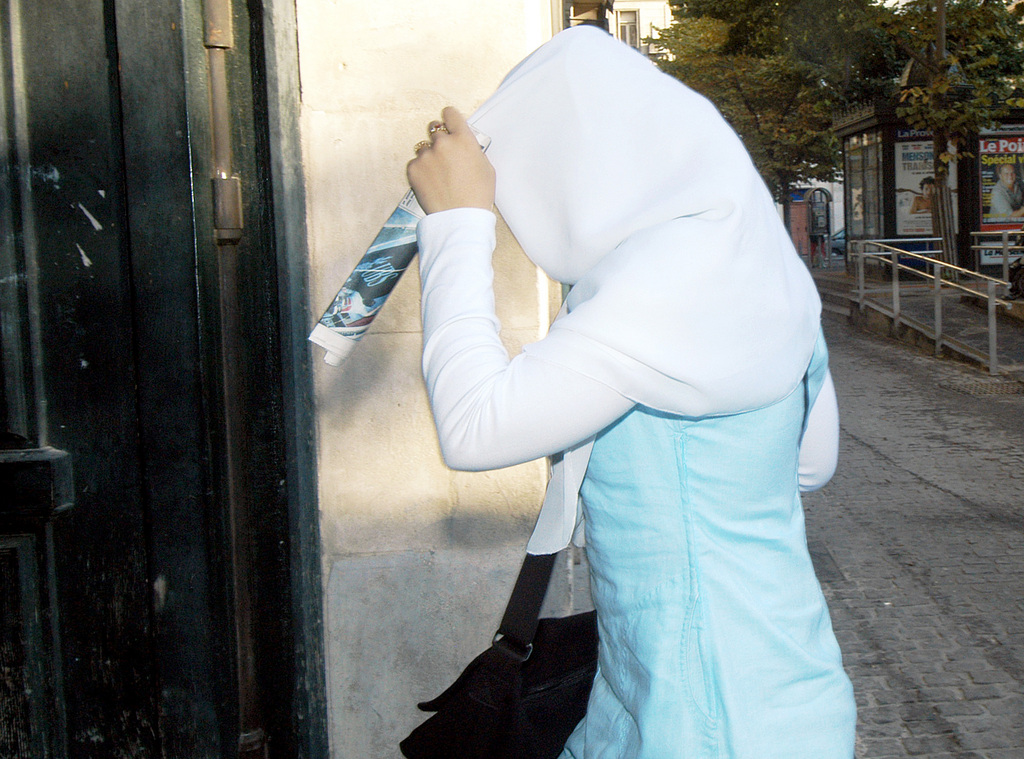 Au printemps 2011, l'école avait interdit à deux jeunes filles musulmanes le port du foulard islamique durant les heures d'enseignement.