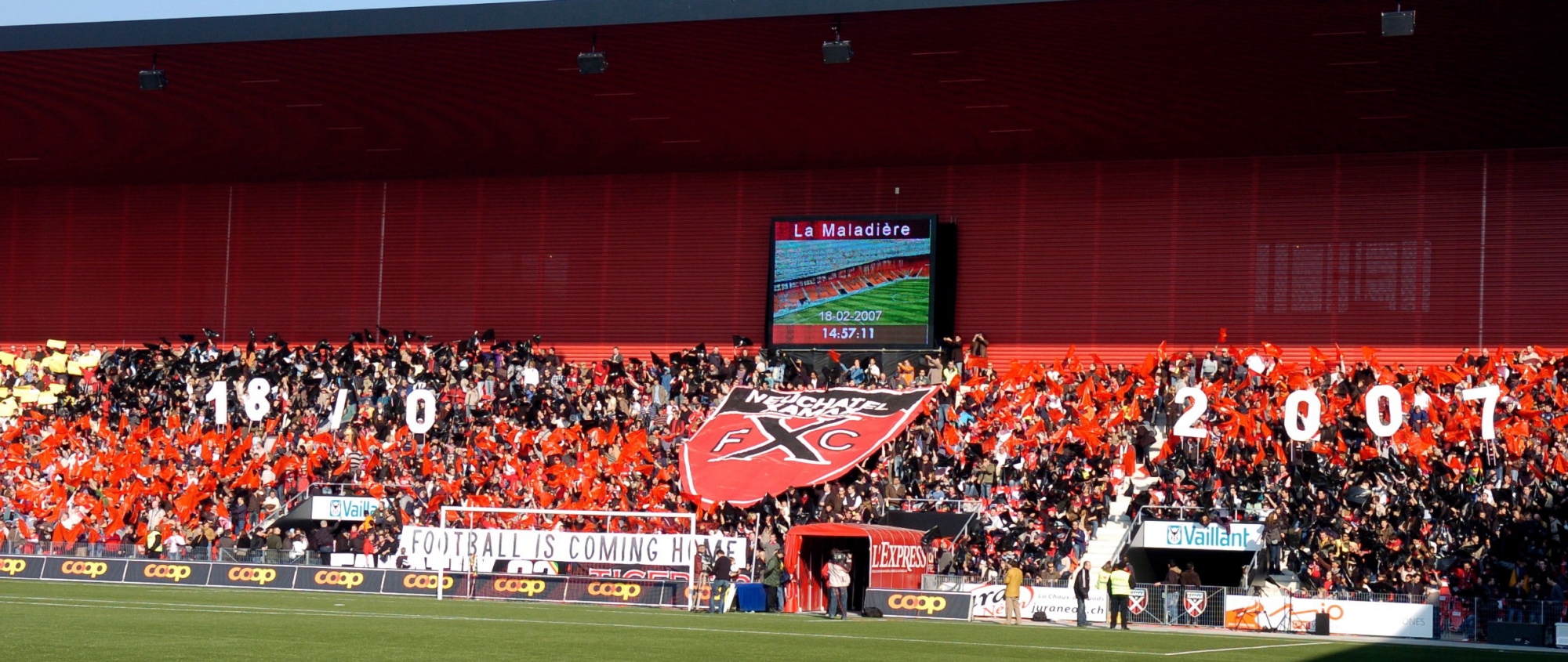 Le 18 février 2007, la nouvelle Maladière est inaugurée. Dans un stade à guichets fermés (11 997 spectateurs) Neuchâtel Xamax affrontele FC La Chaux-de-Fonds et s’impose 3-2.