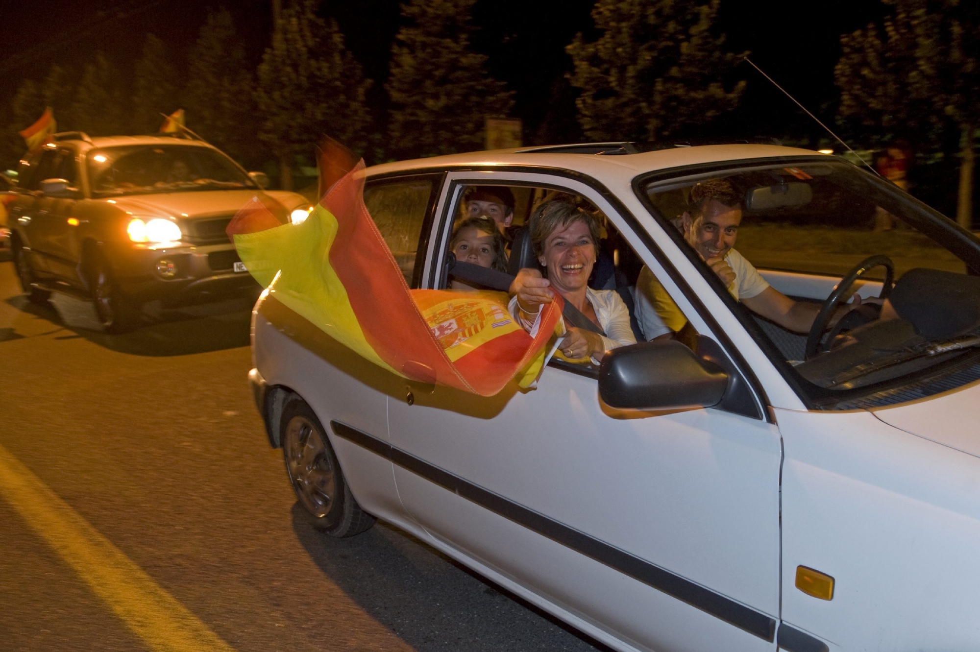 En 2010 à Neuchâtel après la finale entre les Pays-Bas et l'Espagne, qui avait gagné 1 à zéro. Dans la voiture, les fans ont le droit de manifester leur joie avec coups de klaxon et drapeaux pendant une heure. En respectant les règles de circulation. 