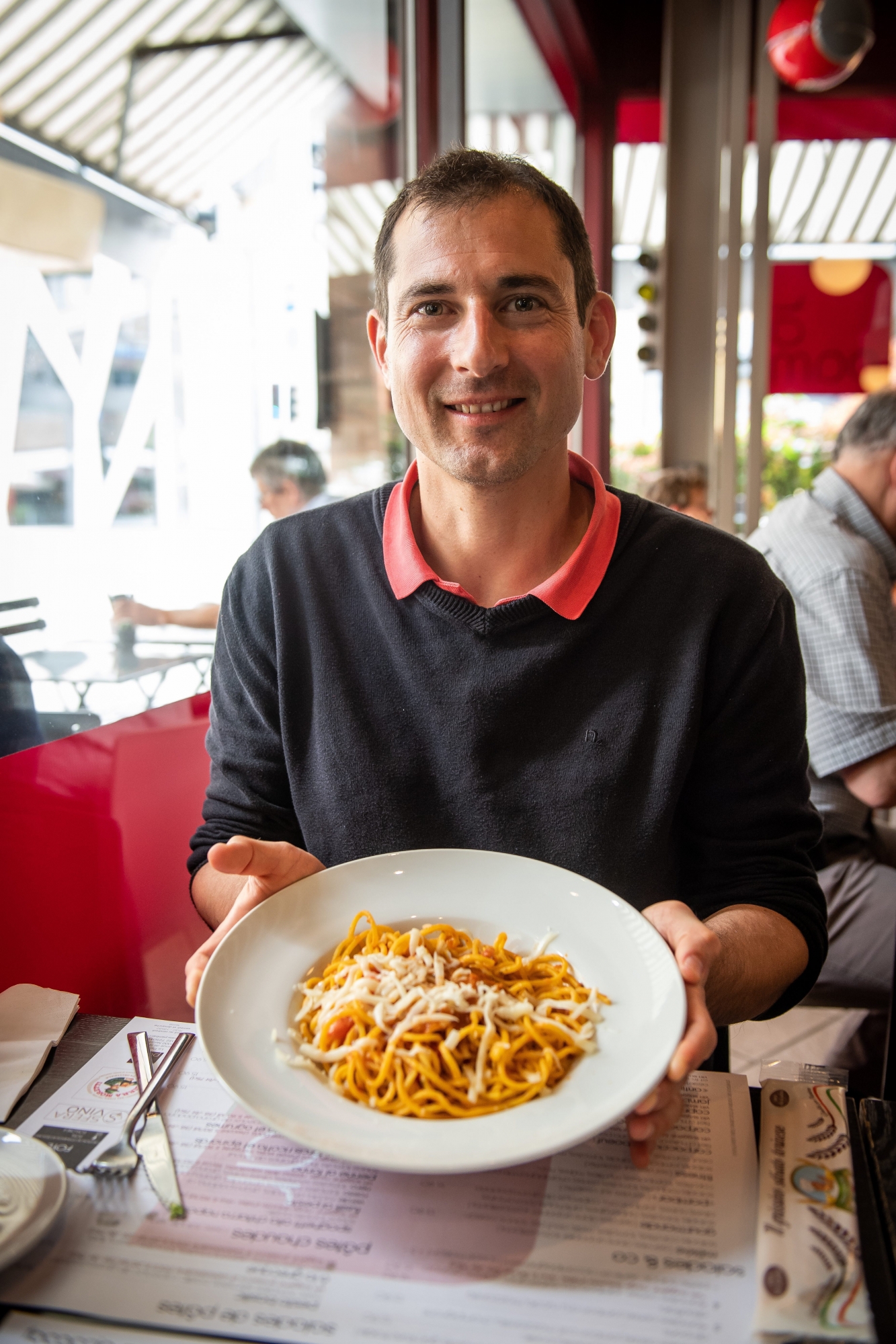 On croque avec Raffaele Poli, directeur de l'Observatoire du football au CIES.    Neuchatel, le 4 juin 2018  Photo : Lucas Vuitel