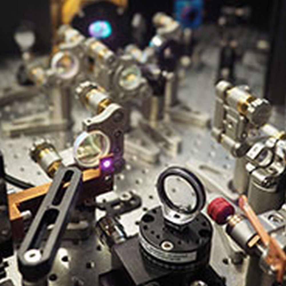 Deux fois plus puissant que les dispositifs analogues existants, le laser ultra-rapide a été réalisé par Clément Paradis dans le cadre de sa thèse de doctorat.