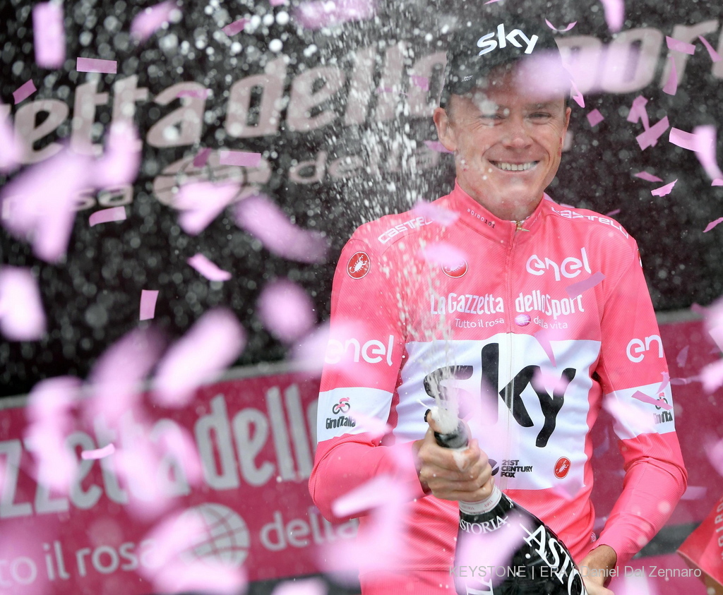 Chris Froome remporte pour la première fois de sa carrière le Tour d'Italie.