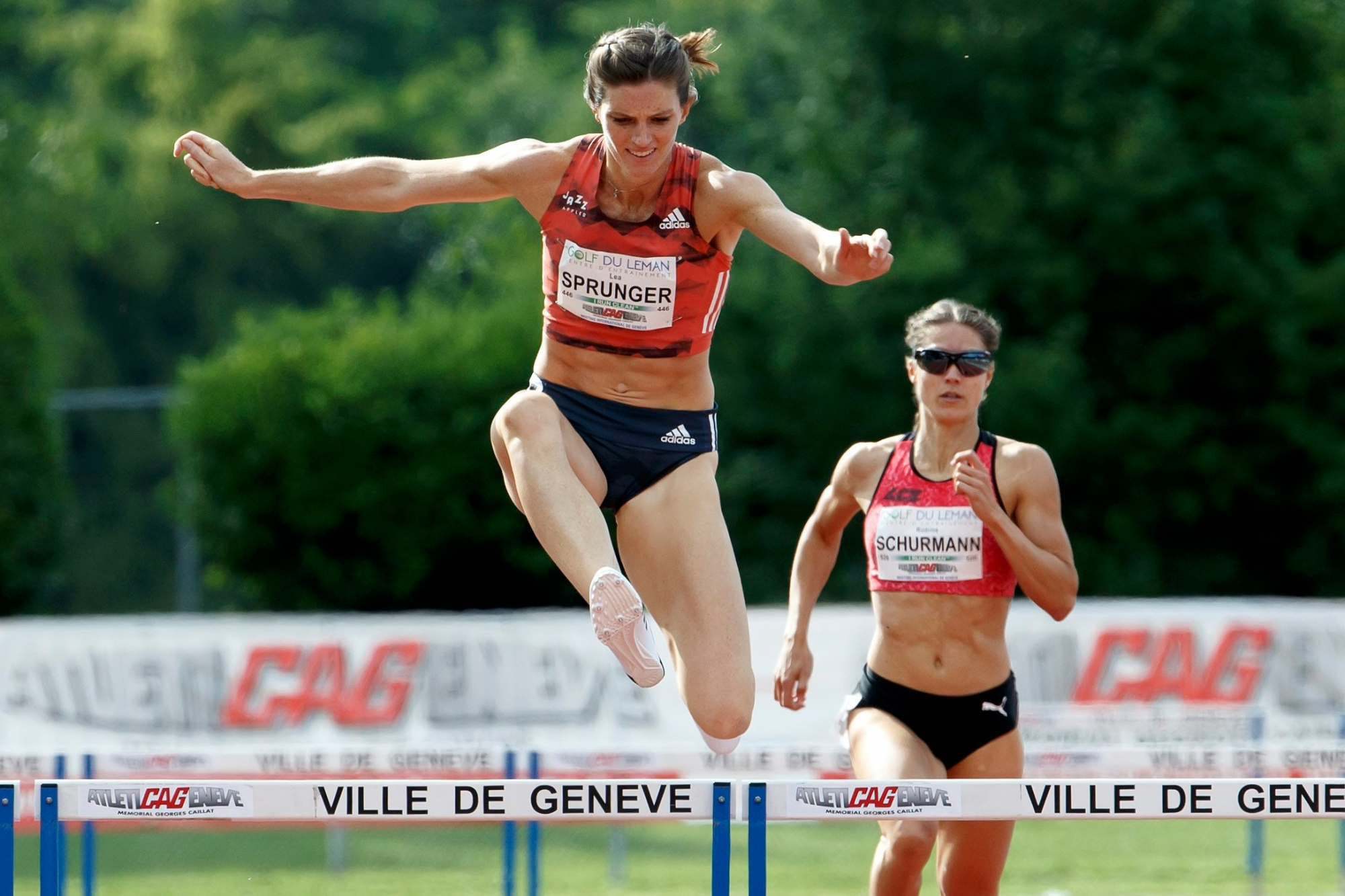 Lea Sprunger, left, of Switzerland, and Robine Schuermann, right, of Switzerland, compete at the women's 400m Hurdles, during the AtletiCAGeneve athletics meeting - Swiss meeting, in Geneva, Switzerland, Saturday, June 9, 2018. (KEYSTONE/Salvatore Di Nolfi) SWITZERLAND ATHLETICS ATHLETICA MEETING