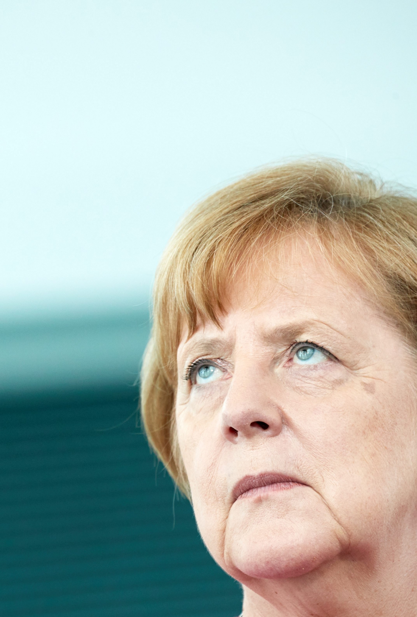 epa06810338 German Chancellor Angela Merkel receives the Alexander Ruestow badge of the Action Community Social Market Economy at the German Chancellery in Berlin, Germany, 15 June 2018. The non-profit association based in Tuebingen is a liberal think tank of entrepreneurs and Ordoliberalism for the promotion of the social market economy  EPA/HAYOUNG JEON GERMANY PEOPLE MERKEL RUESTOW MEDAL