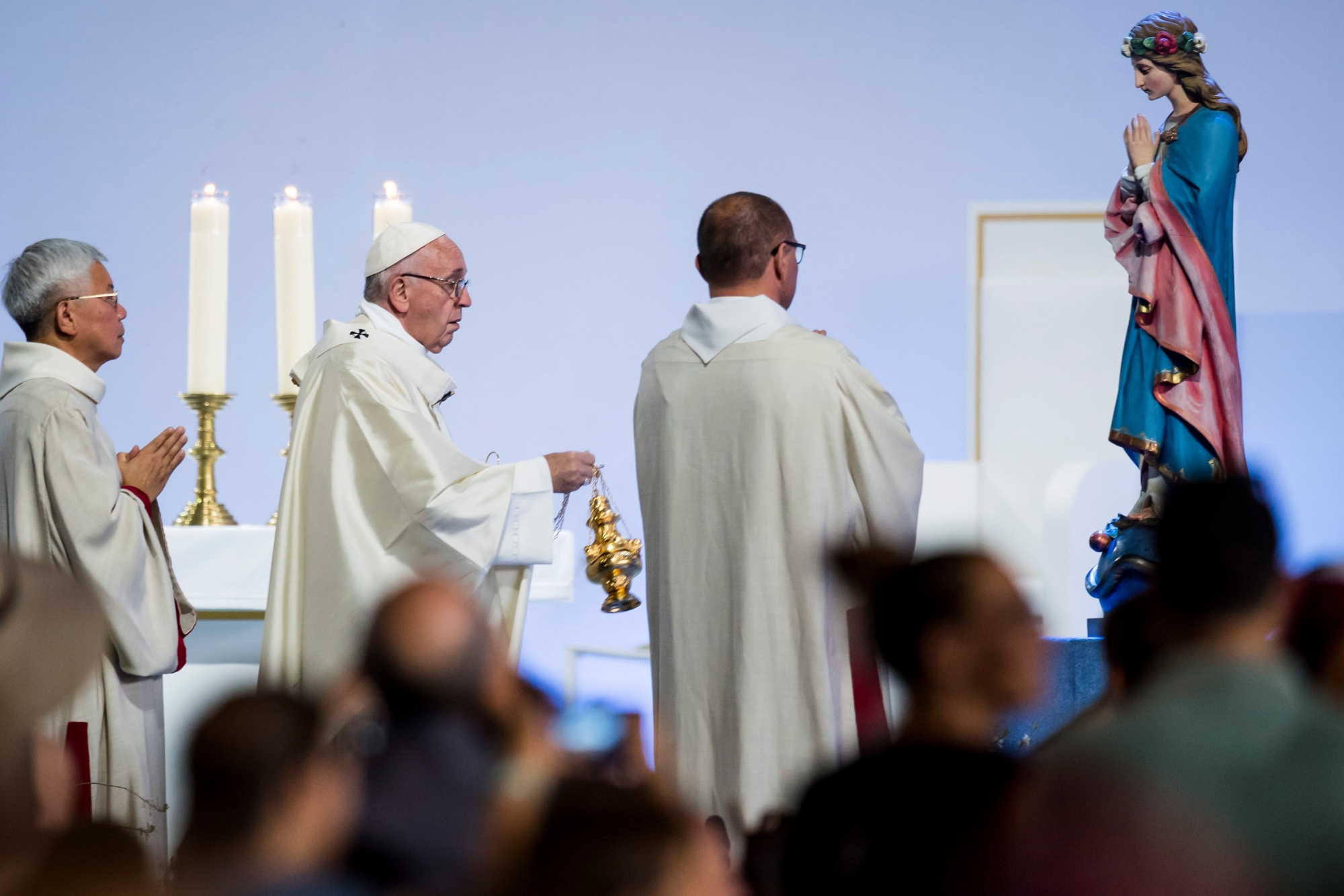 Pope Francis celebrates the Holy Mass, at the Palexpo hall, in Geneva, Switzerland, Thursday, June 21, 2018. Pope Francis visit the World Council of Churches on 21 June as centrepiece of the ecumenical commemoration of the WCC's 70th anniversary. (KEYSTONE/Jean-Christophe Bott) SWITZERLAND POPE VISIT WORLD COUNCIL OF CHURCHES