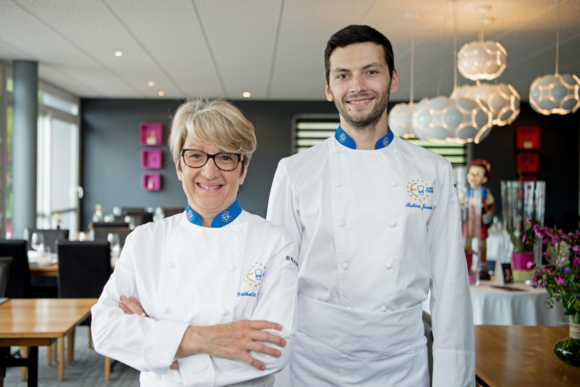 Mattieu Jacoulot, chef pâtissier, et sa mère Nathalie, cheffe cuisine, tous deux distingués par Euro-Toques.
