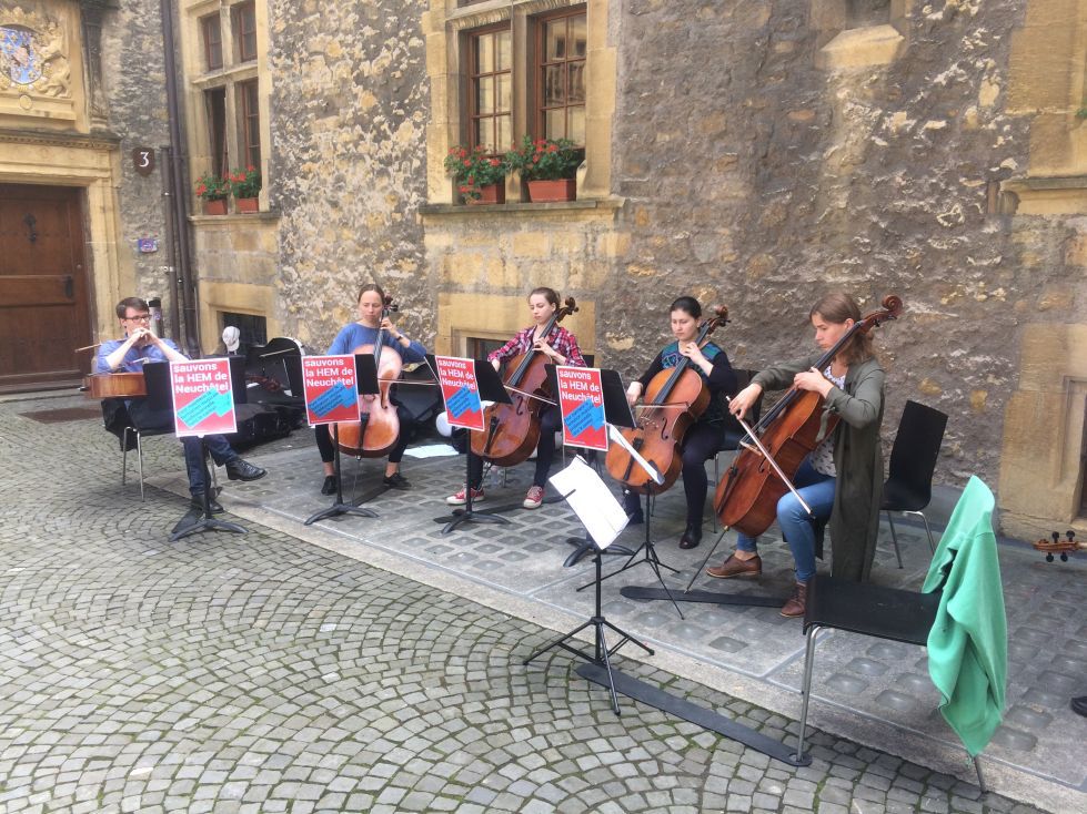 Des violoncellistes de la Haute école de musique de Neuchâtel au Château.