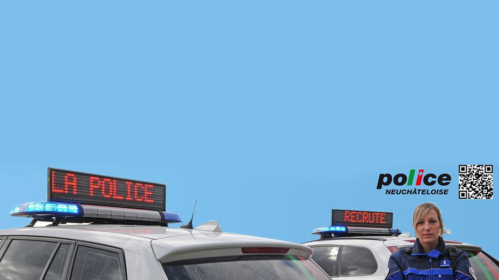 La banderole "La Police recrute" posée devant le bâtiment de l'institution, à Neuchâtel, a disparu.