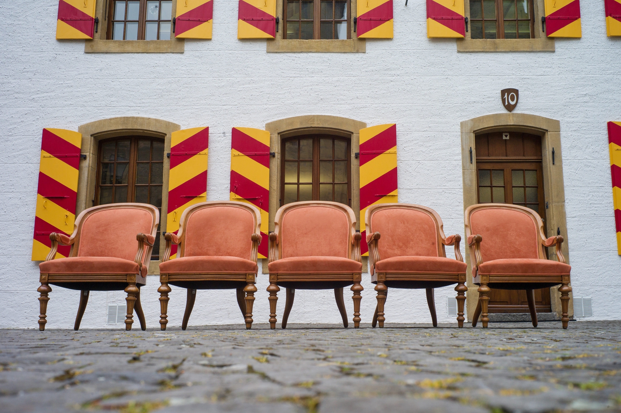 Les cinq sièges du Conseil d’Etat au Château ne resteront pas vides simultanément tout l’été: une permanence est assurée. 