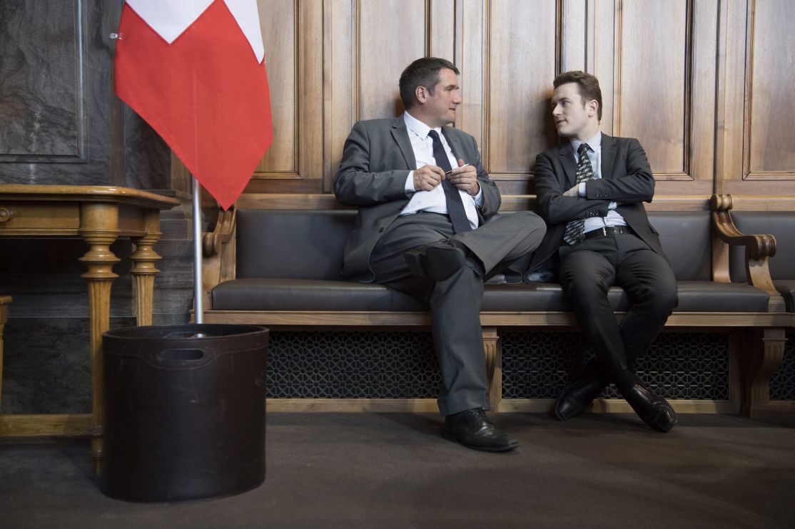 Raphaël Comte, à droite, avec son collègue sénateur Christian Levrat, socialiste fribourgeois.