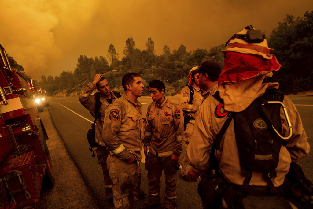 Une personne a été tuée dans un violent feu de forêt dans le nord de la Californie. 