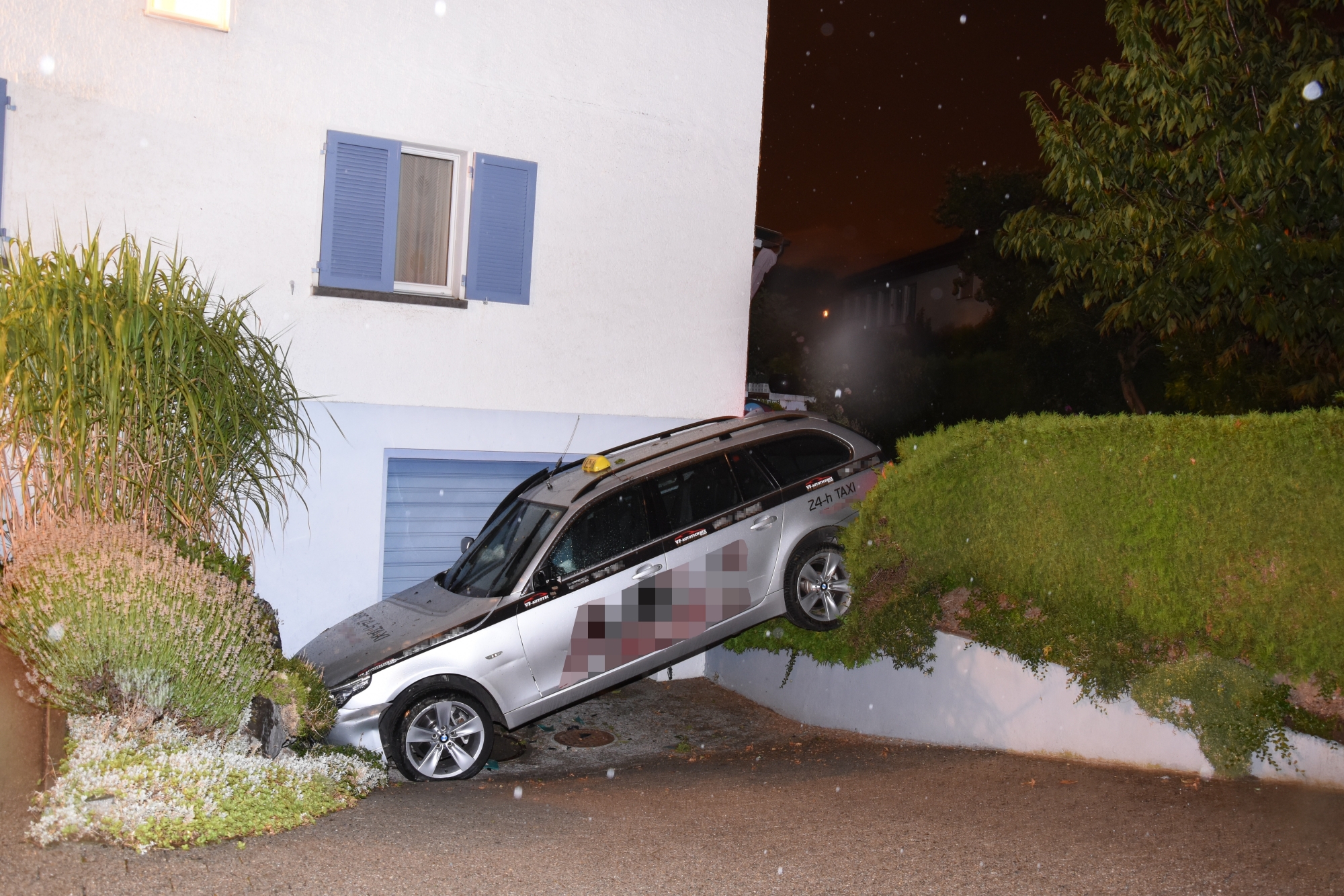 L'homme n'avait pas de permis et n'était pas en état de conduire.