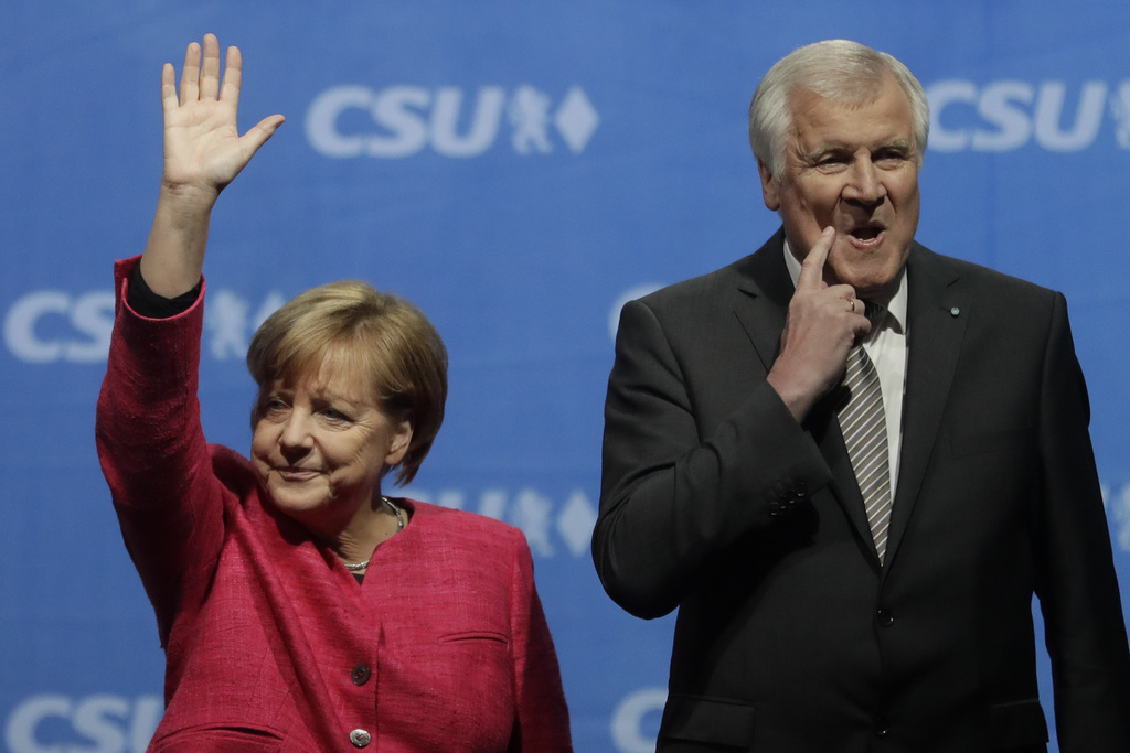 L'entente entre Merkel et Seehofer n'est plus la même qu'en début de mandat. (AP Photo/Matthias Schrader, file)