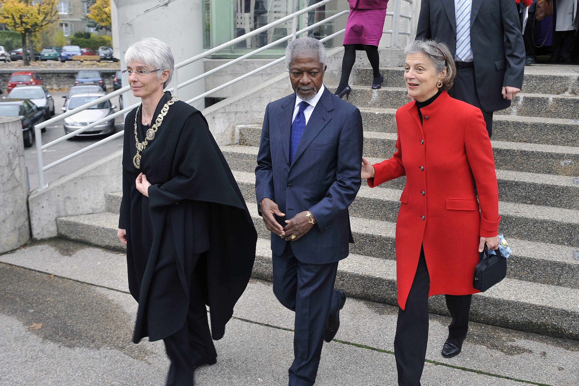 L'ex-secrétaire général de l'ONU Kofi Annan avec, à droite, son épouse Nane Lagergren et, à gauche, la rectrice de l'Université de Neuchâtel, Martine Rahier. C'était en 2008 lors du Dies academicus et Kofi Annan venait d'être élevé au rang de docteur honoris causa. 