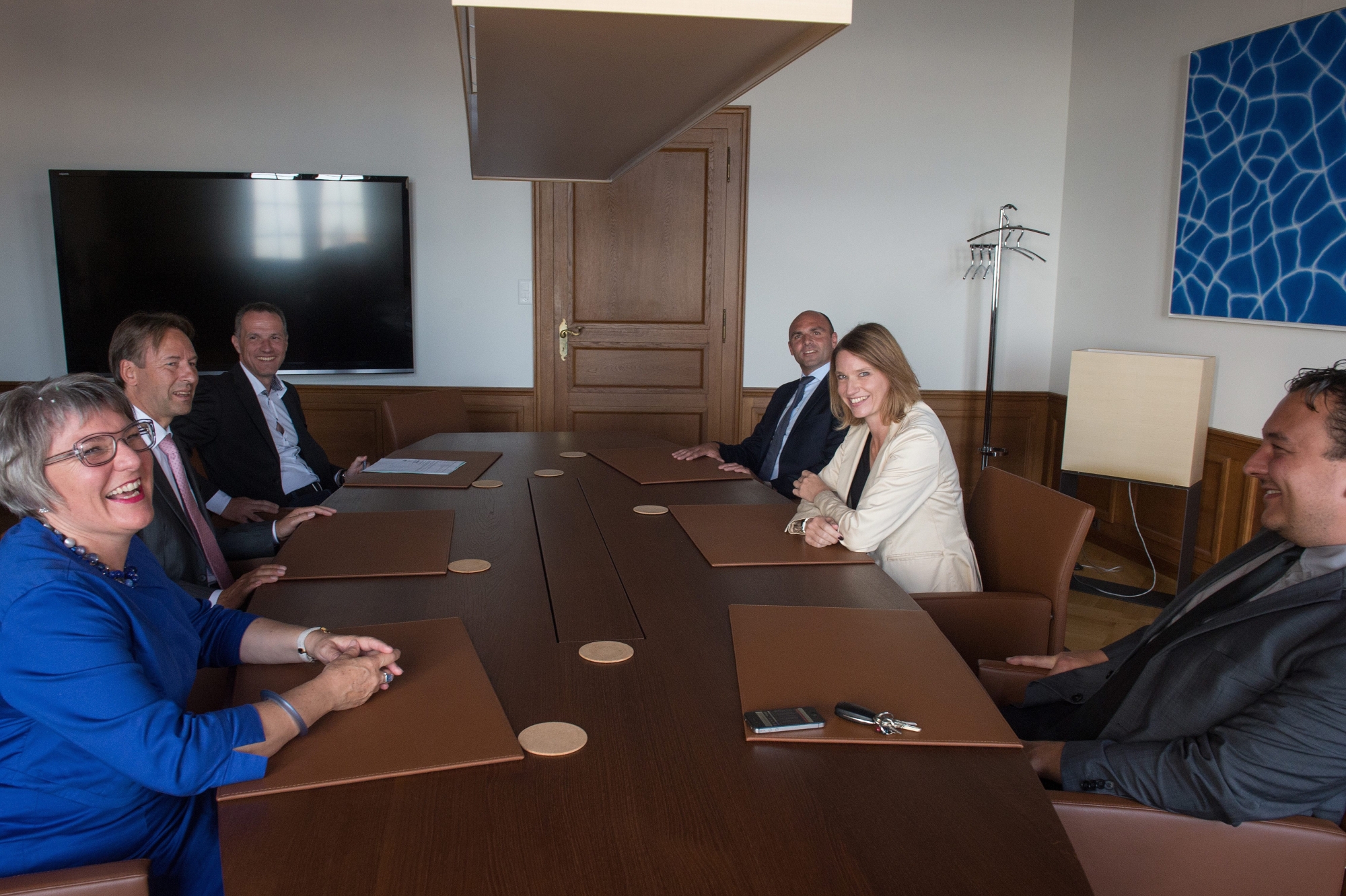 La chancelière d'Etat Séverine Despland (ici avec la veste blanche) participe chaque semaine aux séances du Conseil d'Etat.