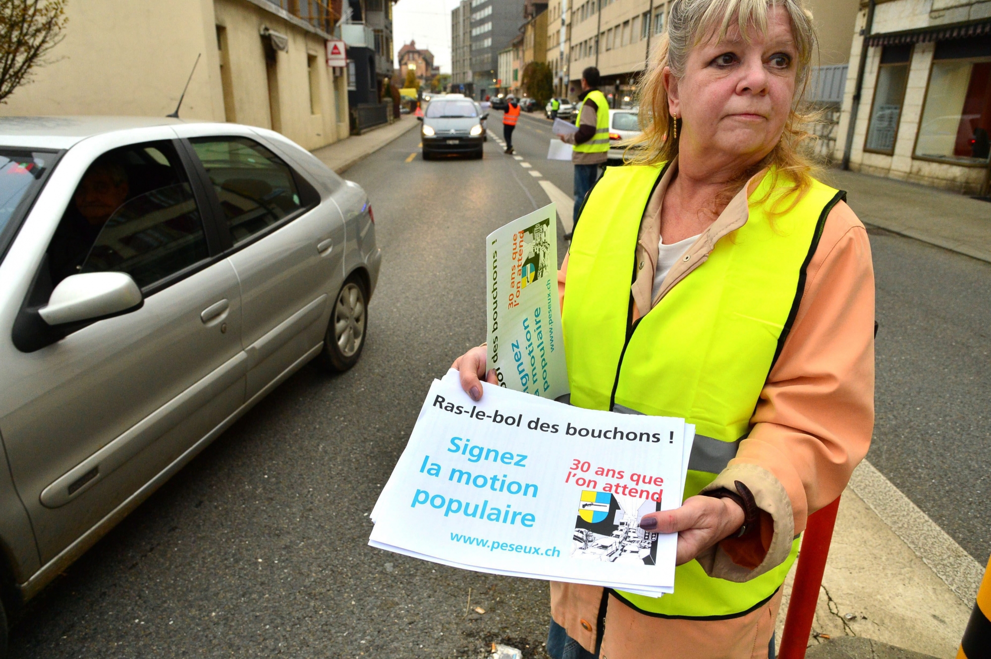 En novembre 2014, les citoyens de Peseux récoltaient des signatures pour une motion populaire demandant le désengorgement du trafic dans la traversée du village.