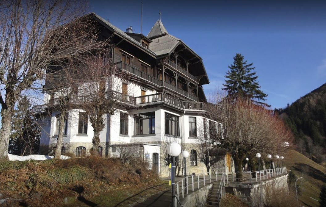 L'investisseur britannique Patrick Wilson a déboursé 50 millions de francs pour transformer l'ancien hôtel de Sonloup, sur les hauteurs de Montreux, afin d'y accueillir de riches patients.