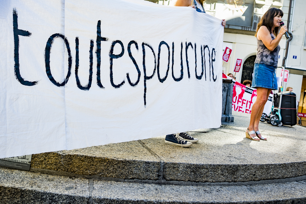 Rassemblement pour soutenir les femmes dans plusieurs villes de suisse ce dimanche, ici à Lausanne. 