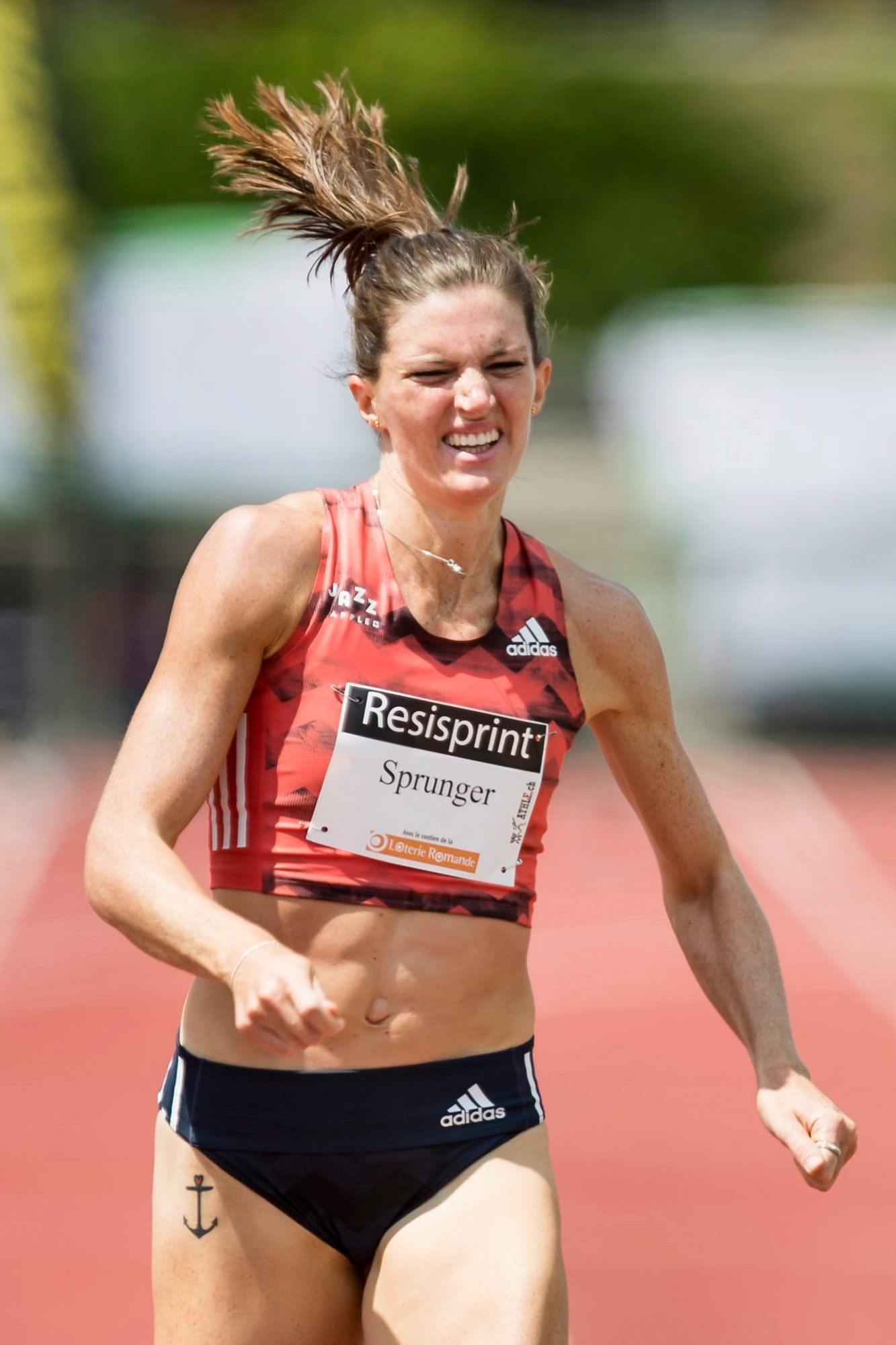 ea Sprunger, centre, athlete suisse en action, lors du 400m femmes a l'occasion du 39eme meeting d'athletisme Resisprint International ce dimanche 1 juillet 2018 centre sportif de la Charriere a La Chaux-de-Fonds. (KEYSTONE/Jean-Christophe Bott) SUISSE ATHLETISME MEETING LA-CHAUX-DE-FONDS