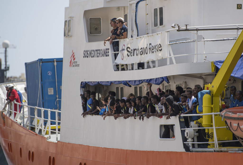 L'organisation Médecins sans frontières (MSF) a lancé jeudi un appel aux gouvernements du monde pour que le navire humanitaire Aquarius obtienne un pavillon.