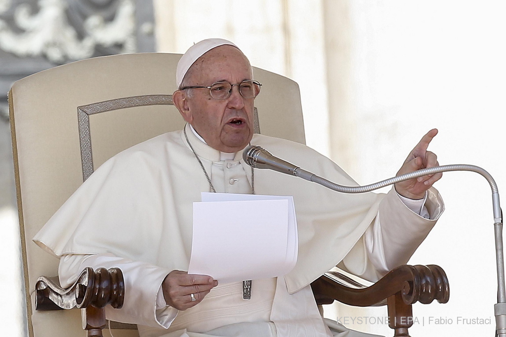 Lui-même accusé d'avoir couvert des actes de pédophilie, le pape veut entendre tous ses évêques.