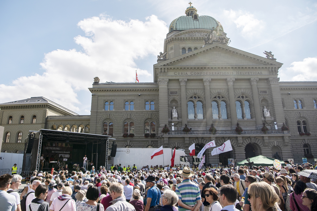 La "Marche pour la vie", une manifestation anti-avortement, a rassemblé 1500 personnes samedi à Berne, selon ses organisateurs.