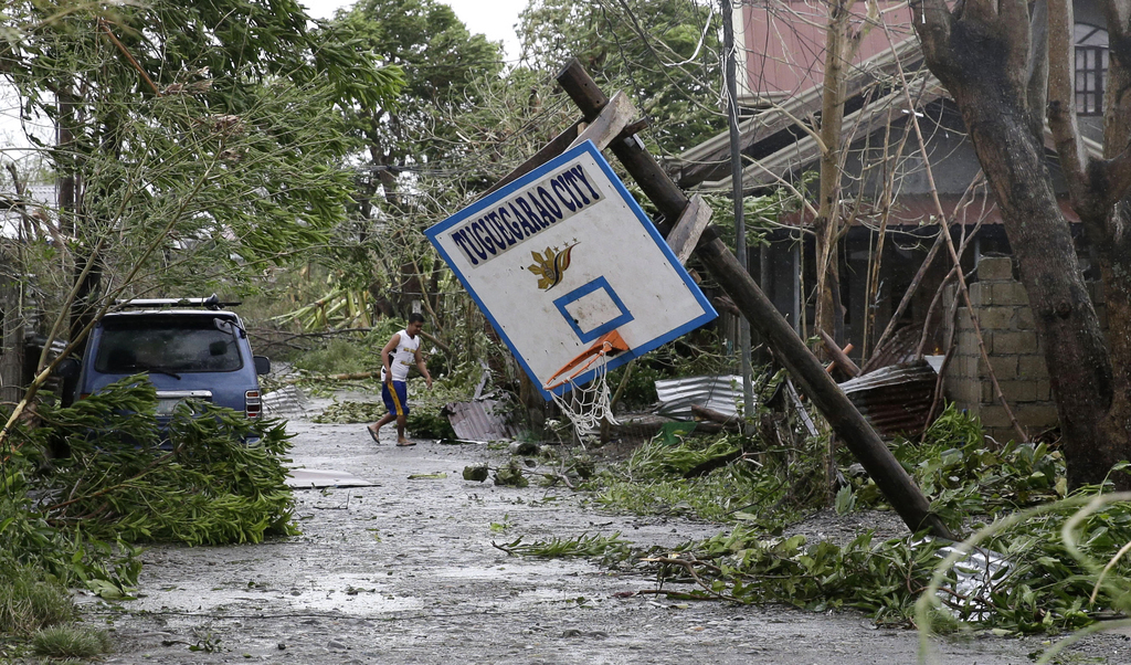Le nombre de personnes tuées par le super typhon Mangkhut lors de son passage dévastateur aux Philippines est passé à 25, ont déclaré les autorités dimanche. 
