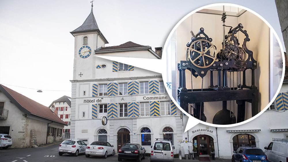 La tringlerie qui relie le mécanisme au cadran de l’horloge a été modifiée afin que le dispositif passe de la tour de l'hôtel de Commune au restaurant, à hauteur du rez-de-chaussée.