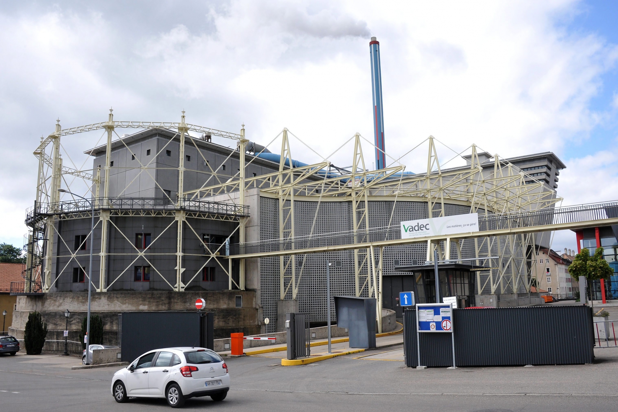 Les riverains de Vadec, à La Chaux-de-Fonds, ont pu être incommodés par des odeurs de plastique brûlé ce matin.