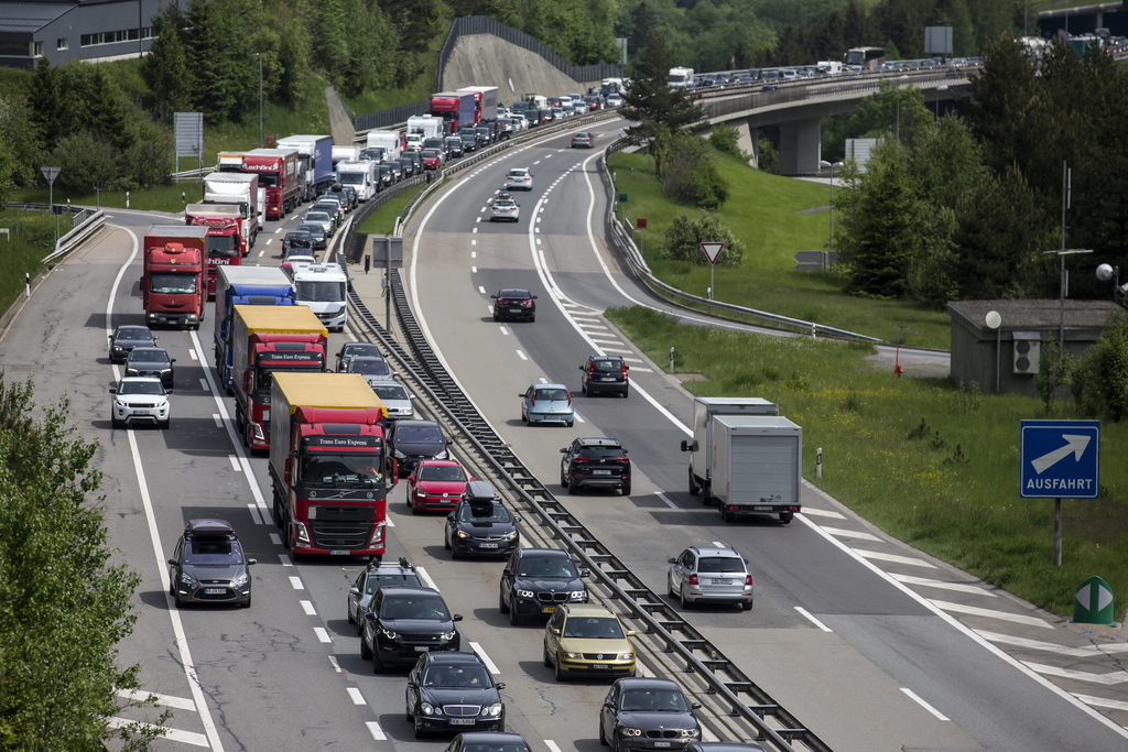 En cas d'accident sur l'autoroute, l’obligation de libérer un couloir de secours pour les véhicules d'urgence sera désormais inscrite dans le droit.