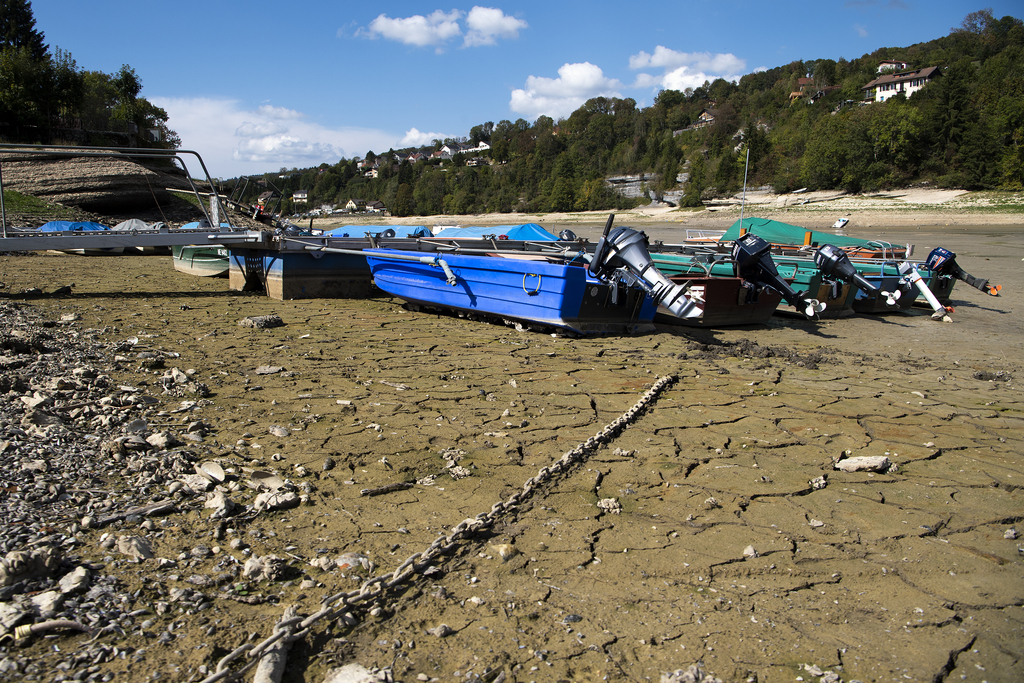 Le lac des Brenets, dans le canton de Neuchâtel, a souffert d'une forte sécheresse cet été.