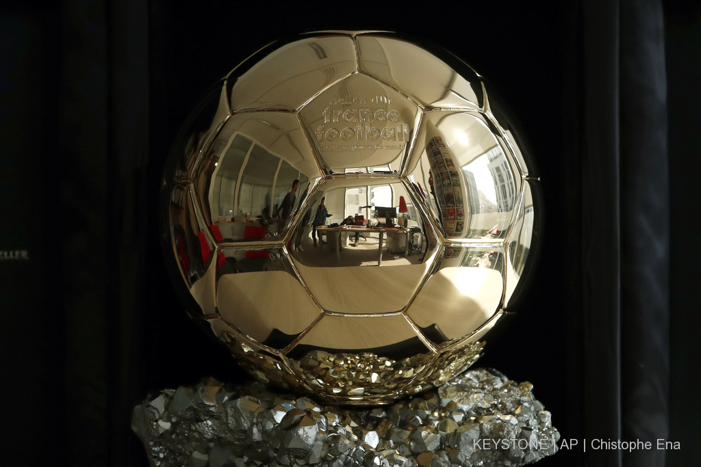 Après les années de domination Ronaldo-Messi, le Ballon d'Or pourrait bien leur échapper cette année.