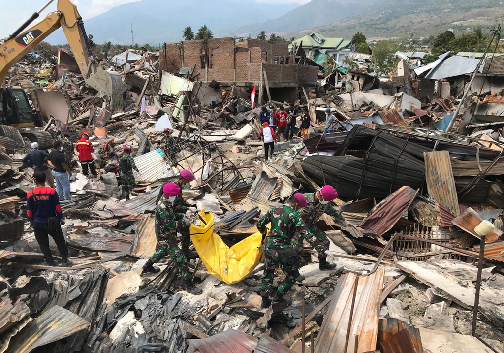 Les recherches se poursuivront jusqu'à vendredi pour tenter de retrouver des habitants piégés sous les débris.