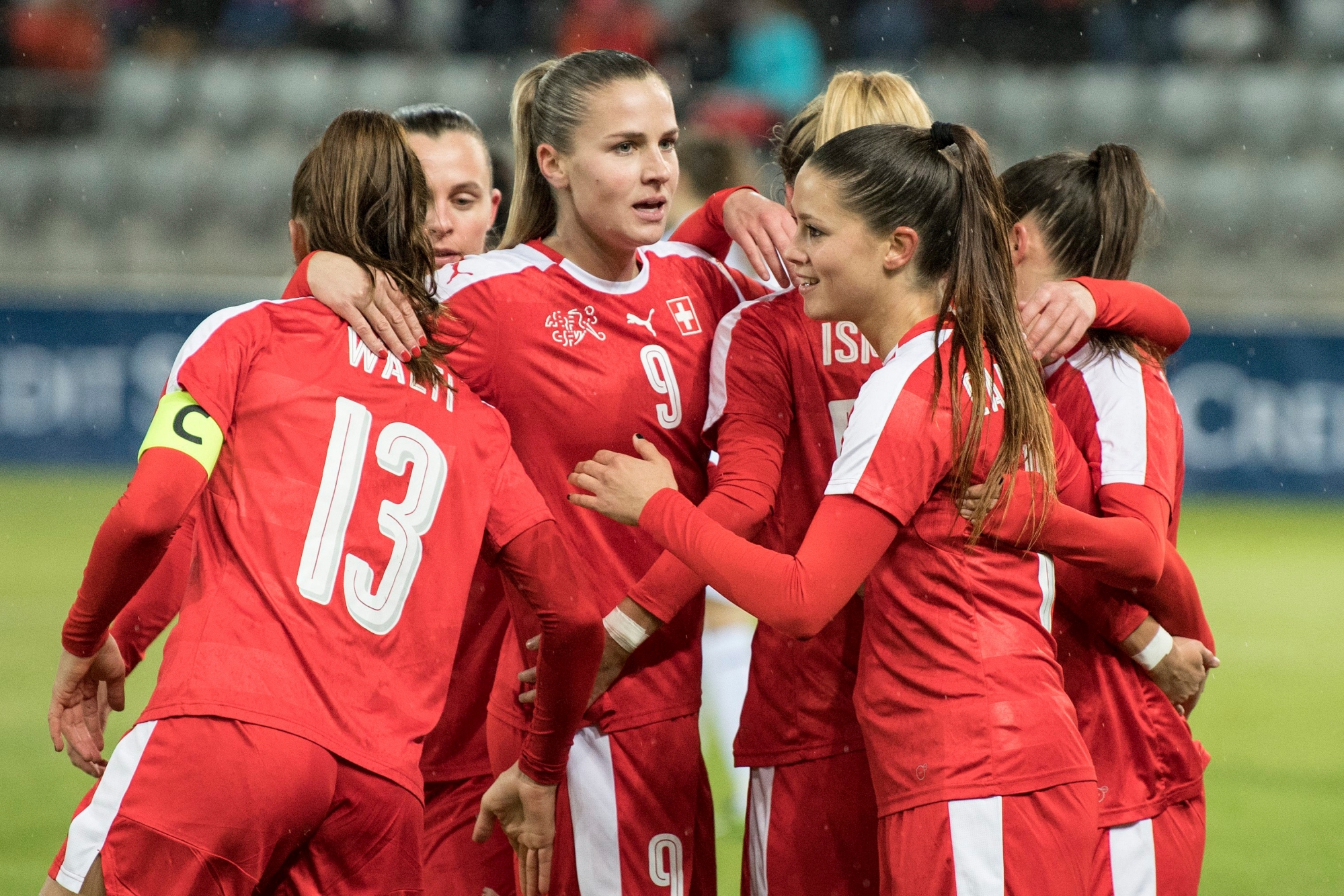 Swiss playsdr celebrate their first goal during the women's World Championship qualifying soccer match between Switzerland and Albania in Biel, Switzerland, Tuesday 28, November 2017.  (KEYSTONE/Peter Schneider) SWITZERLAND SOCCER WOMEN WC QUALIFICATION SWITZERLAND ALBANIA