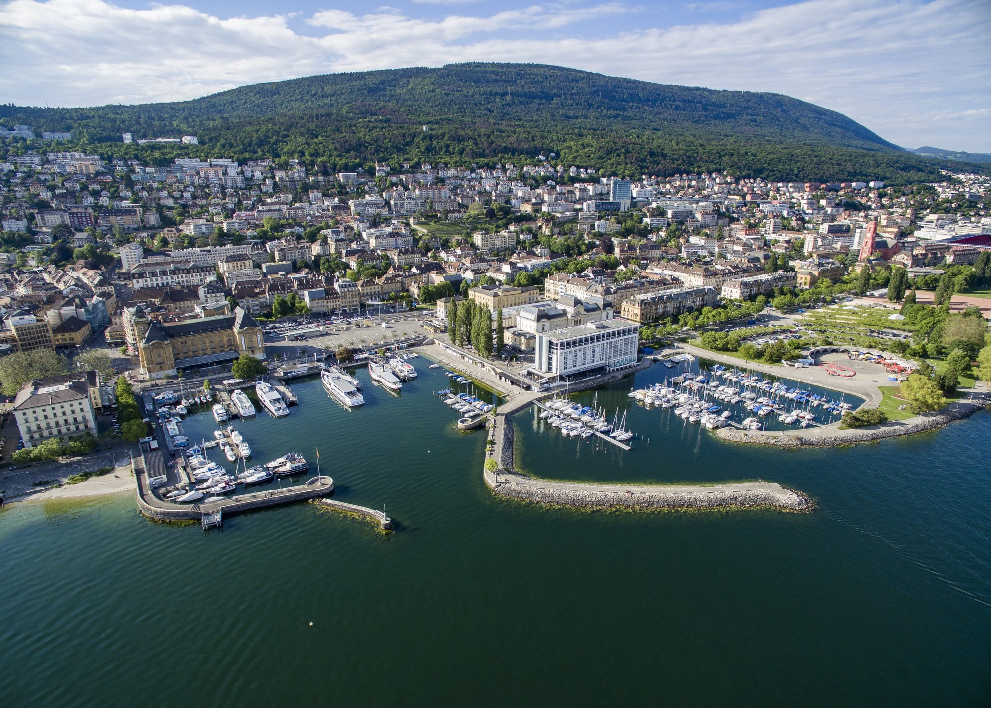 Les môles est et sud-ouest du port principal de Neuchâtel menacent de s’effondrer.