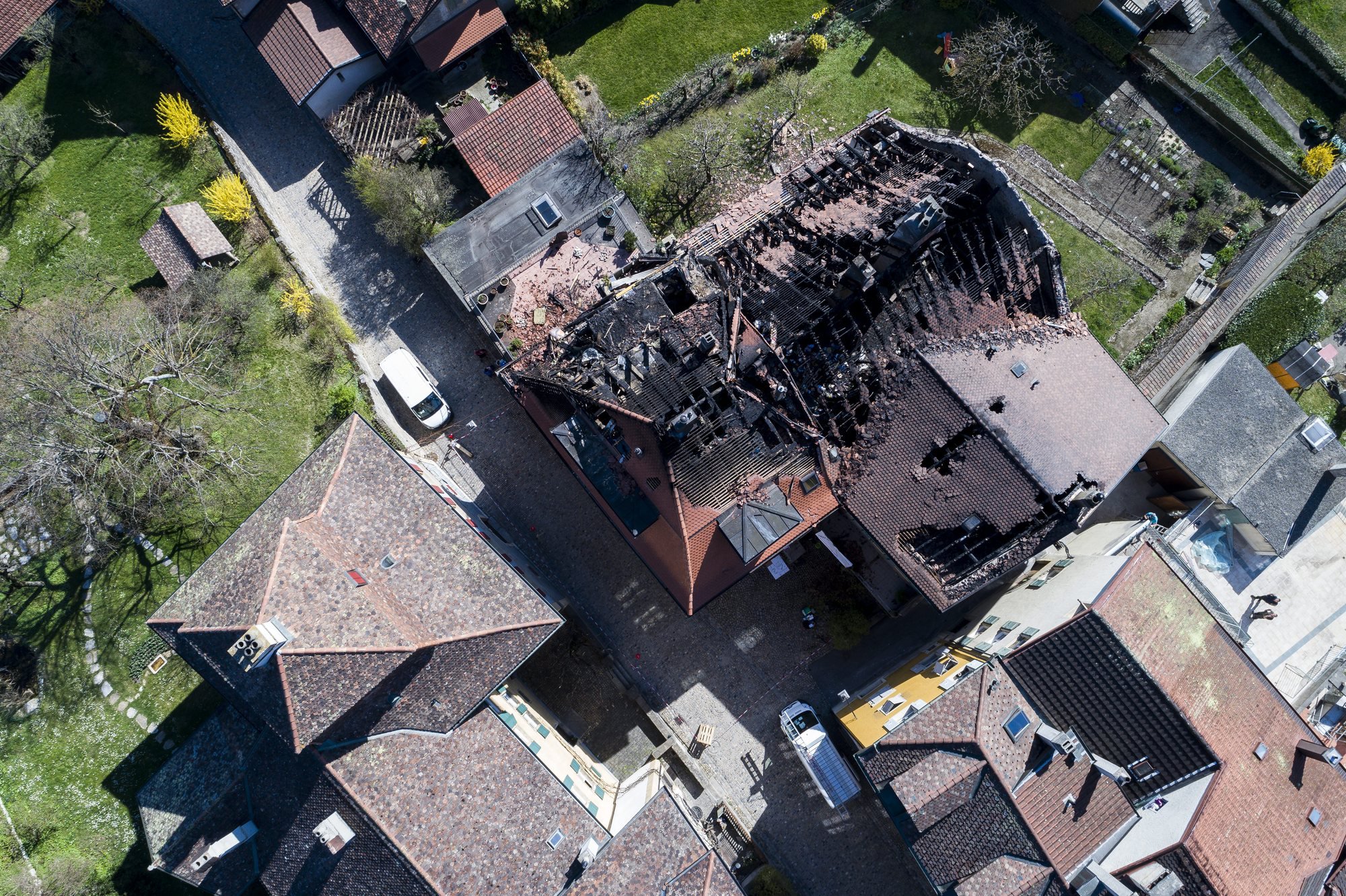 Les deux immeubles contigus de la Grand-Rue ont dû être reconstruits. Le chantier n'est pas terminé.

Auvernier, le 27.03.2017
Photo : Lucas Vuitel