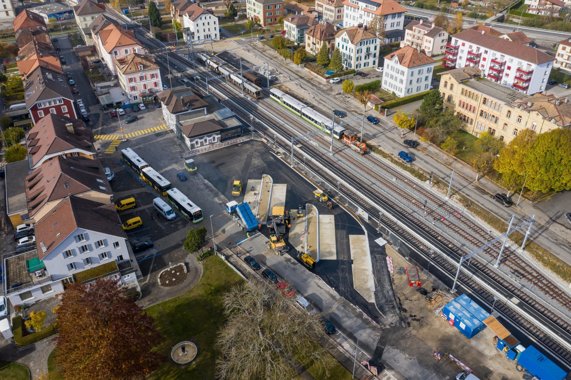 Les abords de la gare de Fleurier accueillent déjà les travaux de la gare routière de TransN.