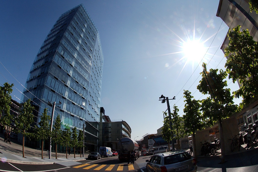 L'OFS, pris en photo depuis la place de la gare.