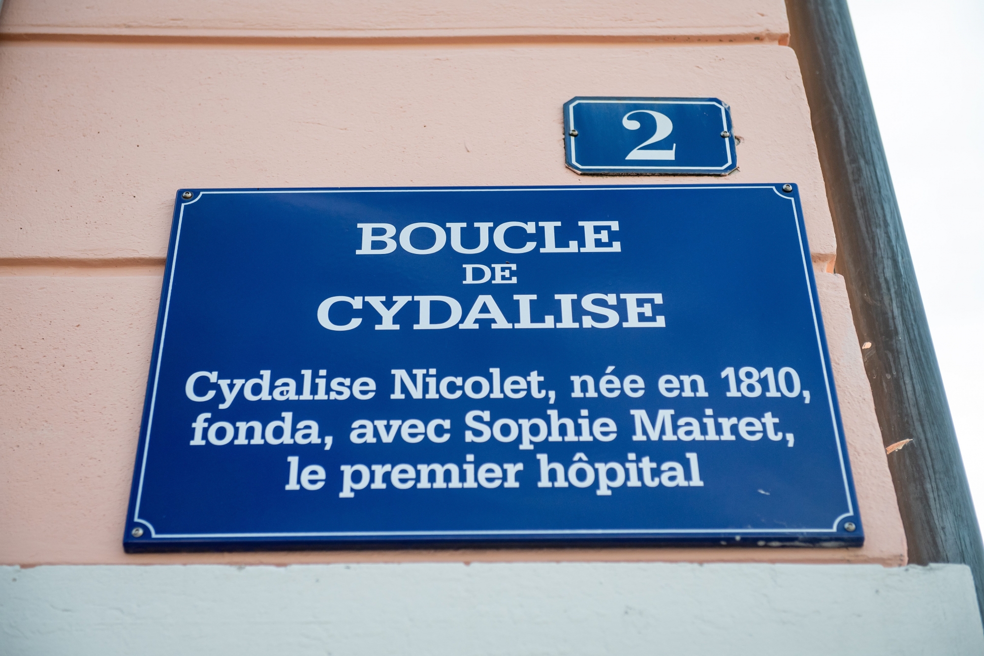La boucle de Cydalise, un nom de rue à La Chaux-de-Fonds qui veut honorer une des initiatrices de l'hôpital. Mais sans citer son nom de famille.