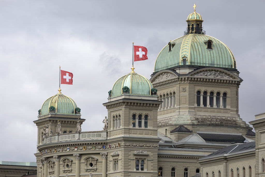 Le Conseil fédéral a autorisé le Ministère public de la Confédération à ouvrir une procédure pénale contre deux ressortissants russes.