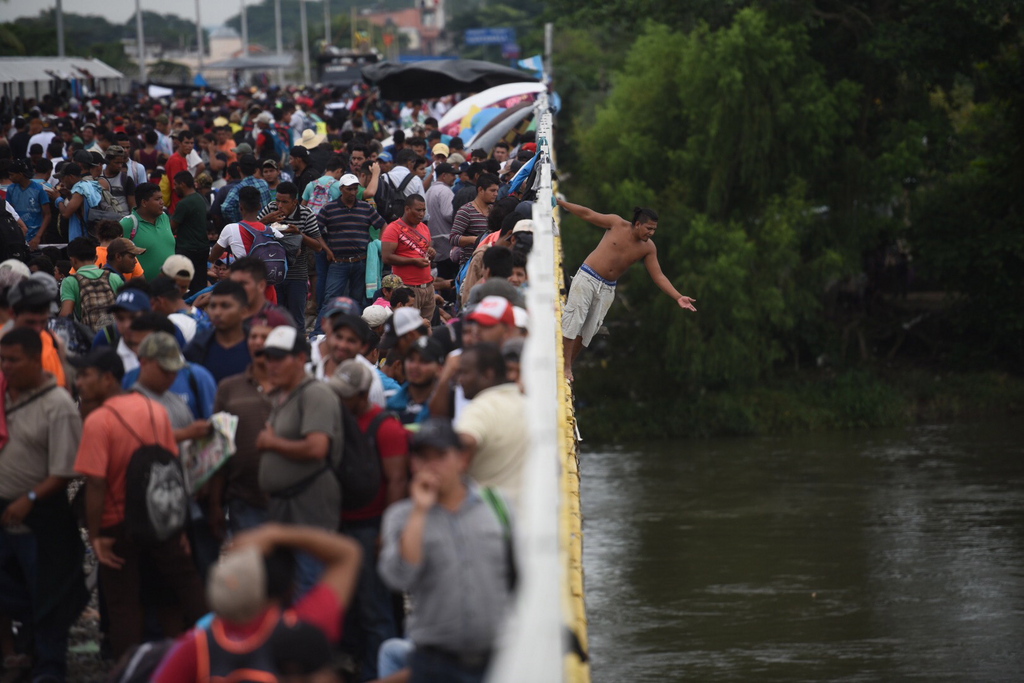"Les gens doivent d'abord faire une demande d'asile au Mexique, et, s'ils ne le font pas, les États-Unis les rejetteront", a prévenu Donald Trump.