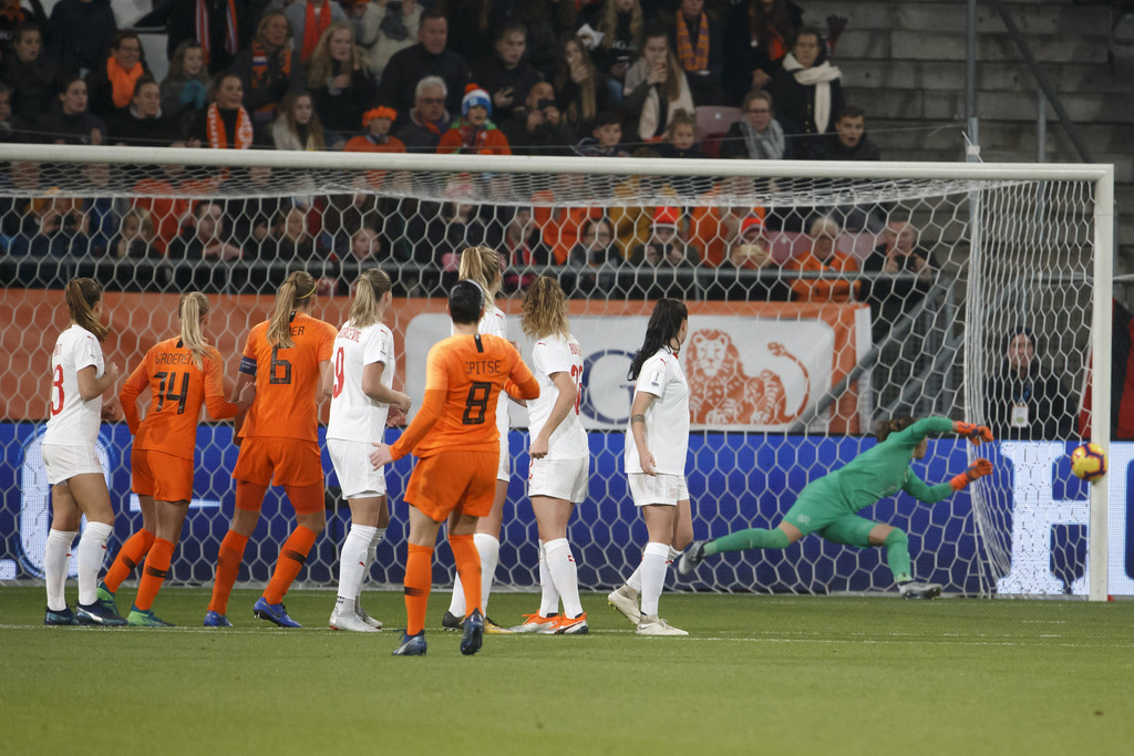 La formation de Martina Voss-Tecklenburg s'est inclinée 3-0 face aux Pays-Bas à Utrecht.