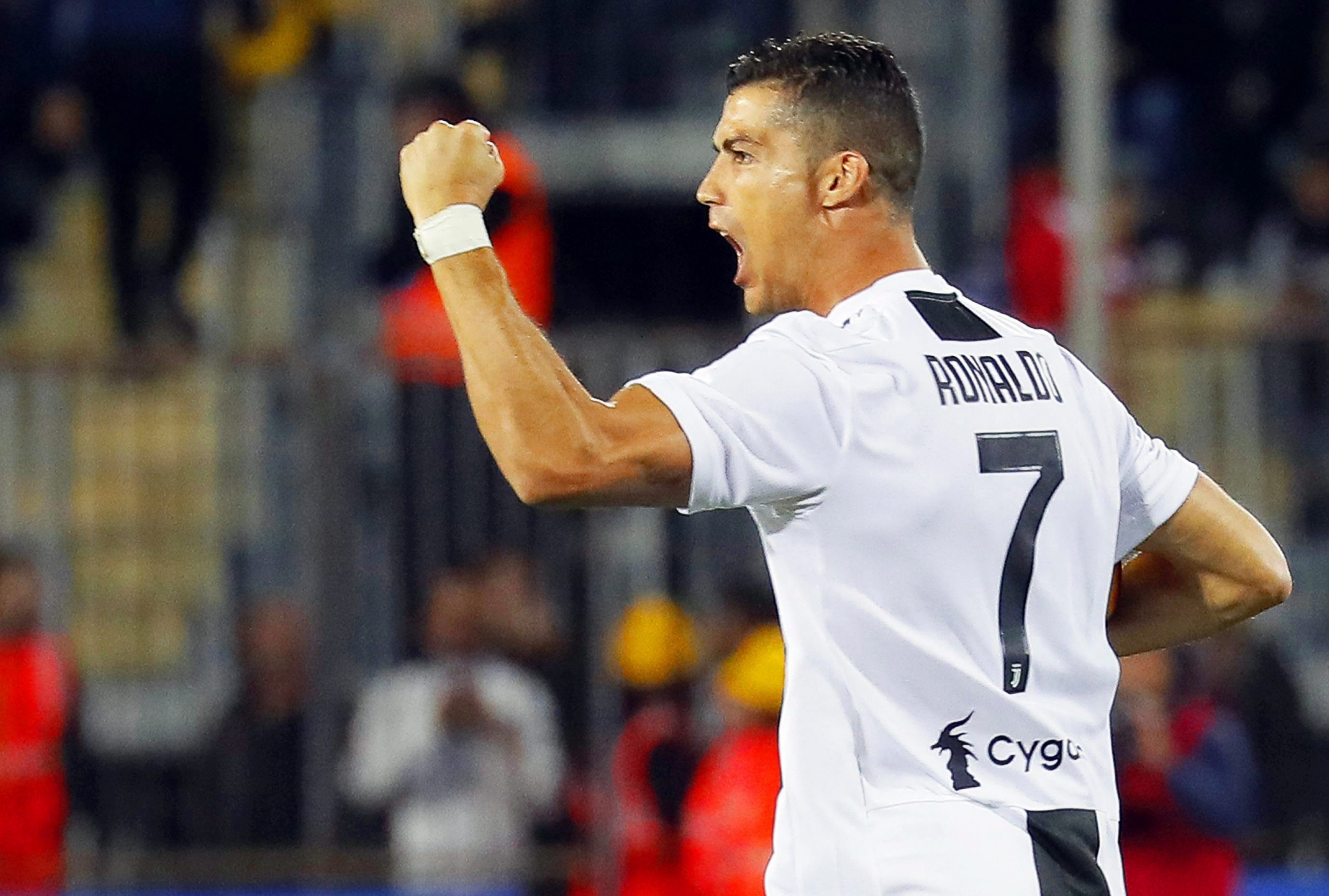 epa07124769 Juventus' forward Cristiano Ronaldo celebrates after scoring the 1-1 equalizer from the penalty spot during the Italian Serie A soccer match between Empoli FC and Juventus FC in Empoli, Italy, 27 October 2018.  EPA/FABIO MUZZI ITALY SOCCER SERIE A