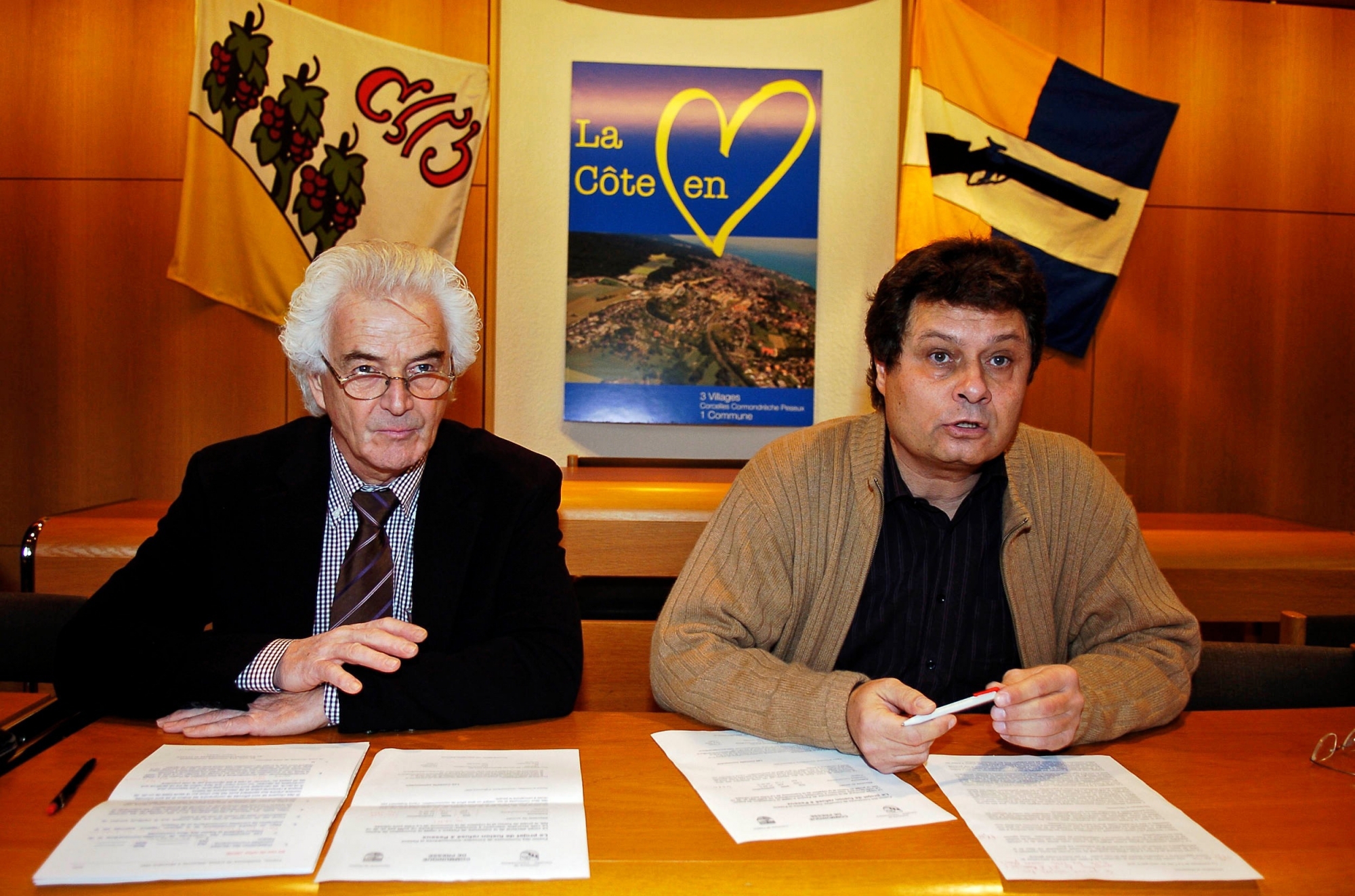 9 décembre 2007: les présidents des communes de Corcelles et de Peseux, Claude Gygax et Patrice Neuenschwander prennent acte de l'échec de la fusion.